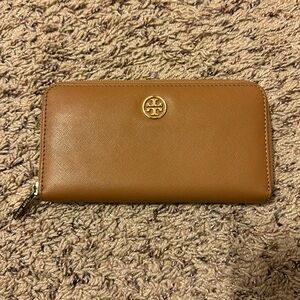 Leather Tory Burch wallet